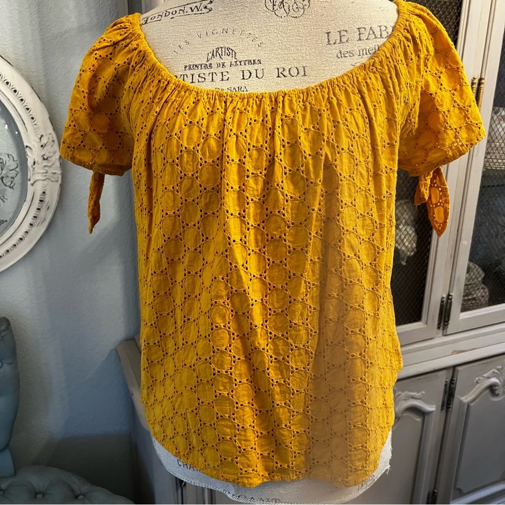 Universal Thread Yellow Eyelet Women's Top - Picture 1 of 7
